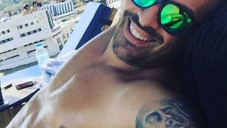 Γιάννης Αϊβάζης: Δείτε το εντυπωσιακό σώμα του μέσα από προσωπικές φωτογραφίες του