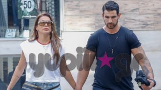 Ελένη Χατζίδου &amp; Ετεοκλής Παύλου: Τρυφερά στιγμιότυπα στο κέντρο της Αθήνας! Πού τους εντοπίσαμε;