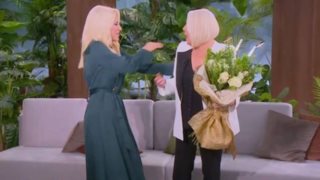 Ρούλα Κορομηλά &amp; Ελένη Μενεγάκη φωτογραφίζονται μαζί μετά το τέλος της τηλεοπτικής τους συνάντησης