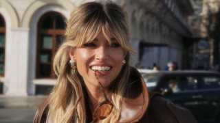 Βάσια Κωσταρά | Το σύνολό της είναι στην απόχρωση που αξίζει μια θέση στις εμφανίσεις σου αυτήν την άνοιξη