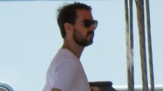 Πρίγκιπας Φίλιππος: Ο μικρότερος Έλληνας royal είναι ερωτευμένος! Δείτε φωτογραφίες από τις διακοπές του στην Ελλάδα