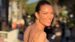 Η Βίκυ Καγιά πιο εντυπωσιακή από ποτέ στην πρώτη εμφάνιση στο Φεστιβάλ των Καννών