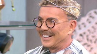 Η εντυπωσιακή είσοδος του Λάκη Γαβαλά στο &quot;Πρωινό&quot; με τα δυο σκυλάκια του!