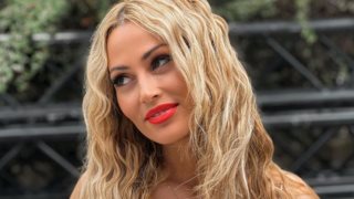 Η Ελένη Βουλγαράκη με το look που θα σε πείσει να φορέσεις έναν denim κορσέ