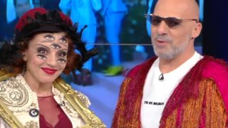 Video Of The Day: Μουτσινάς &amp; Βάνια τρολάρουν on air το Met Gala!