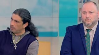 Αλλάζει ζωή ο παλαιοχριστιανός: Βρήκε σπίτι στον Πειραιά, θα πάει σχολείο ο γιος του - "Κινδυνεύει να αποβάλει η κόρη μου" [βίντεο]