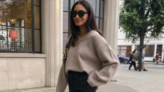 Πώς να συνδυάσεις το oversized πουλόβερ αυτό το χειμώνα