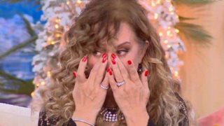 Λύγισε η Ελένη Δήμου στον αέρα του &quot;Buongiorno&quot;: &quot;Μου λείπει πολύ ο Γιάννης&quot;