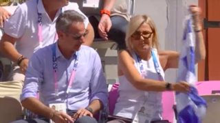 Κυριάκος Μητσοτάκης και Μαρέβα Γκραμπόφσκι στο Παρίσι για τον αγώνα της Σάκκαρη