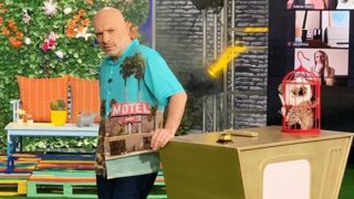 Video Of The Day

: Ο Μουτσινάς σε ξεκαρδιστική πλήρη ασυνεννοησία με τους συνεργάτες του!