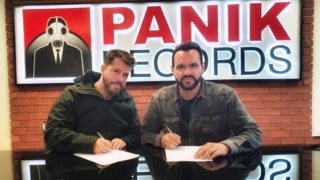 Ο Χάρης Βαρθακούρης στην οικογένεια της Panik Reords