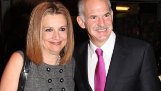 H σπάνια εμφάνιση της Άντας Παπανδρέου στο Μουσείο της Ακρόπολης