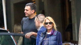 Τζένη Μπαλατσινού &amp; Βασίλης Κικίλιας: Στο Κολωνάκι με τον Μάξιμο | Τα οικογειακά στιγμιότυπα