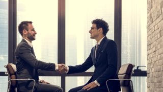 Τα tips που θα «ψηλώσουν» το βιογραφικό σου: Πώς θα πείσεις τους πάντες πως αξίζεις τη δουλειά