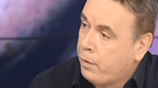 Μανώλης Λιδάκης: To «Πρωινό» αποκάλυψε τον διάσημο τραγουδιστή που του τραβούσε το μικρόφωνο για να μην ακούγεται!