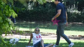 Τζένη Μπαλατσινού: Με τον Βασίλη Κικίλια στον Εθνικό Κήπο | Όλες οι φωτογραφίες