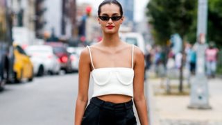 Tank top: Πώς ένα basic item γίνεται ο πρωταγωνιστής ενός σύγχρονου look
