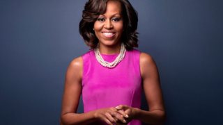 Michelle Obama: Αποδεικνύει ότι παραμένει stylish και μετά τον Λευκό Οίκο