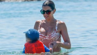 Η Σταματίνα Τσιμτσιλή σε νέα καλοκαιρινά στιγμιότυπα με τα παιδιά της