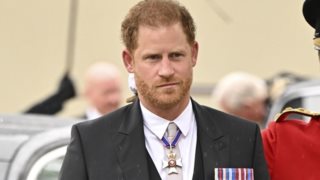 Επιστροφή στο Λονδίνο για τον πρίγκιπα Harry