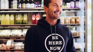 Πώς από άστεγος τοξικομανής έγινε εκατομμυριούχος : Τα κατάφερε πουλώντας φυσικούς χυμούς