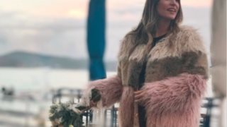 Αθηνά Οικονομάκου: Αυτό είναι το πολύ ιδιαίτερο «νυφικό» της! Ποιος το σχεδίασε &amp; πώς μπορείς να το αποκτήσεις