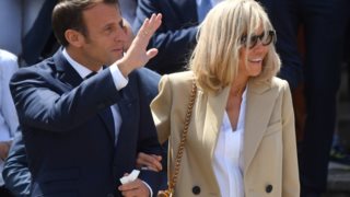 Μπριζίτ Μακρόν: «Ήμουν αβοήθητη και τρομοκρατημένη όταν έγινα μητέρα στα 21»