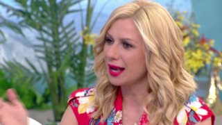 Κατερίνα Καραβάτου: Η συγκίνηση on air για τη βάφτιση του γιου της