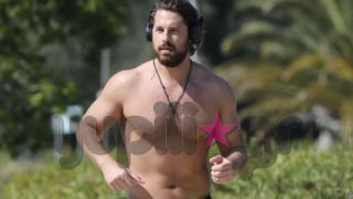 Νάσος Παπαργυρόπουλος: Πετάει το μπλουζάκι και κάνει τζόκινγκ εν μέσω καραντίνας! Δείτε τα hot στιγμιότυπα