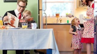 MamaPost by The Mamagers
: «Ο πατέρας δεν πρέπει να είναι «guest star» στο μεγάλωμα των παιδιών»