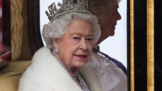 Η βασίλισσα Ελισάβετ αναβάλλει τη δεξίωση προς τιμήν του Διπλωματικού Σώματος εξαιτίας της κατάστασης στην Ουκρανία