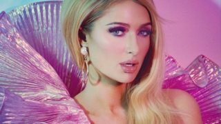 Paris Hilton: Το απίστευτο βιντεάκι που μας προετοιμάζει για την επιστροφή των 2000s!
