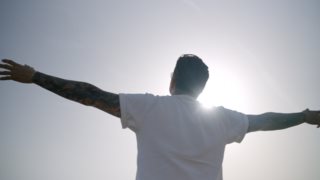 Ο Θοδωρής Μαραντίνης... &quot;Τρελένεται&quot; στο πρώτο solo τραγούδι του