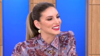 Αθηνά Οικονομάκου: Η εντυπωσιακή εμφάνιση στη Μενεγάκη | Το καλοκαίρι στη Σαντορίνη, ο γιος της &amp; το ενδεχόμενο να γίνει ξανά μαμά