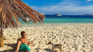 Πώς θα φτιάξεις σώμα μέσα στο νερό: Αυτή είναι η προπόνηση των φετινών διακοπών σου