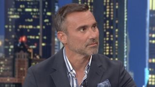 Γιώργος Καπουτζίδης | Το σοβαρό ατύχημα στην Αίγινα που τον οδήγησε στο χειρουργείο