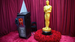 Oscar 2023 | To πιο διάσημο κόκκινο χαλί άλλαξε χρώμα!