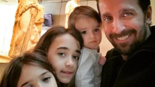 Θάνος Πετρέλης: Δείτε πώς έντυσε τη μικρή του κόρη για τις απόκριες: Φωτογραφία