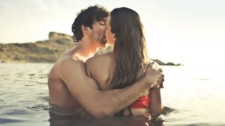 Το καλοκαίρι κάνουμε όντως περισσότερο σεξ;