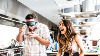 Η κοιλιά κάνει τους άνδρες!: Γιατί πολλές γυναίκες θέλουν οι άντρες να έχουν κοιλίτσα
