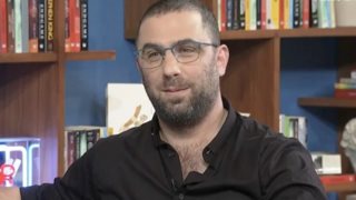 Άρης Μπινιάρης: "Τα συναισθήματα της αμφισβήτησης, του φόβου είναι συνοδοιπόροι - Τη δεύτερη ημέρα ήταν όλο το θέατρο άδειο"