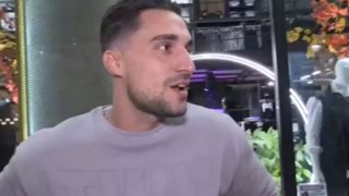 Σάκης Κατσούλης | Η αντίδρασή του όταν ρωτήθηκε για τη συνέντευξη του Γιώργου Λιβάνη