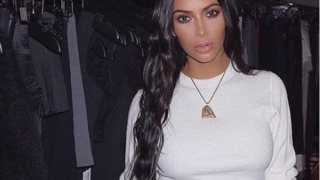 Kim Kardashian: Στο κρεβάτι αγκαλιά με τα παιδιά της