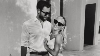 Η Konnie Μεταξά ποζάρει με το δώρο που δέχτηκε από τον Μάριο Καπότση μετά την πρόταση γάμου!