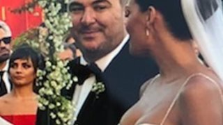 Αντώνης Ρέμος &amp; Υβόννη Μπόσνιακ: Η είσοδος στο πάρτι του γάμου τους με την κόρη τους! Δείτε το video