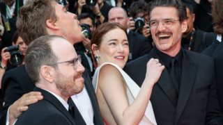 Emma Stone | Το απρόοπτο στο κόκκινο χαλί του Φεστιβάλ Καννών που έκανε την εμφάνισή της viral