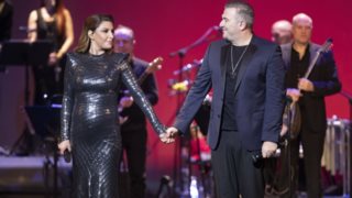 Η μεγάλη συναυλία στο Παλλάς με Αντώνη Ρέμο και Έλενα Παπαρίζου για τον Μίμη Πλέσσα