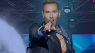 Το &quot;J2US&quot; επέστρεψε! Η θεαματική έναρξη της πρεμιέρας με τον Νίκο Κοκλώνη