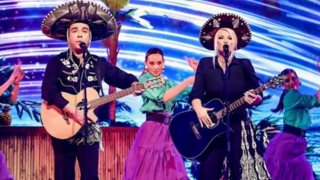 J2US | Τρύφωνας Σαμαράς &amp; Χαρά Βέρρα: Η viral εμφάνιση στο 8o show, το σκονάκι &amp; η απογοήτευση των κριτών