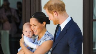 Ο Πρίγκιπας Harry προειδοποιεί τη βρετανική κυβέρνηση ότι θα κινηθεί νομικά για την αστυνομική προστασία που στέρησαν στην οικογένειά του